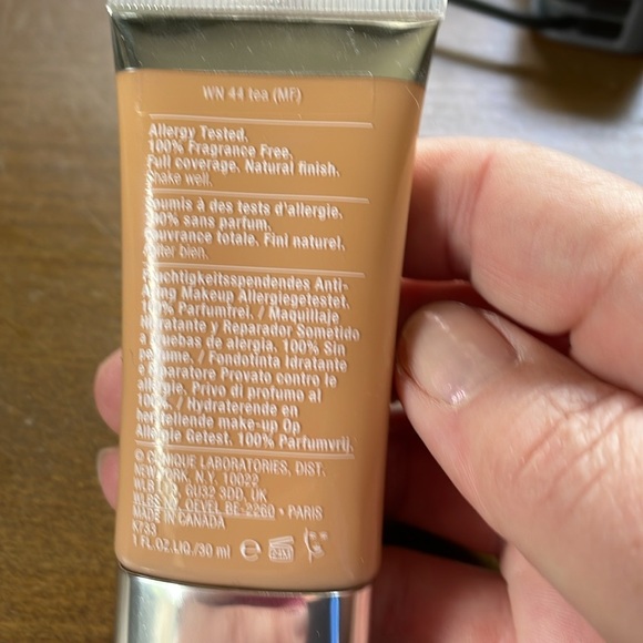 New Clinique Even Better Refresh just swatched the color - Picture 2 of 4